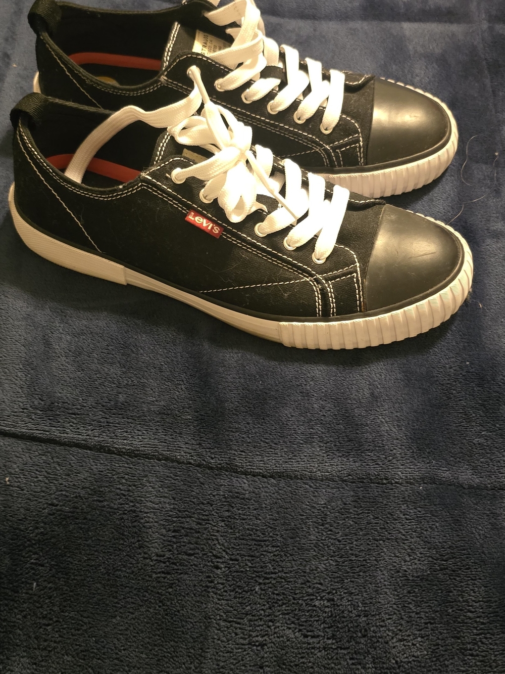 Levi's Women’s Black and White Low-Top Canvas Sneakers